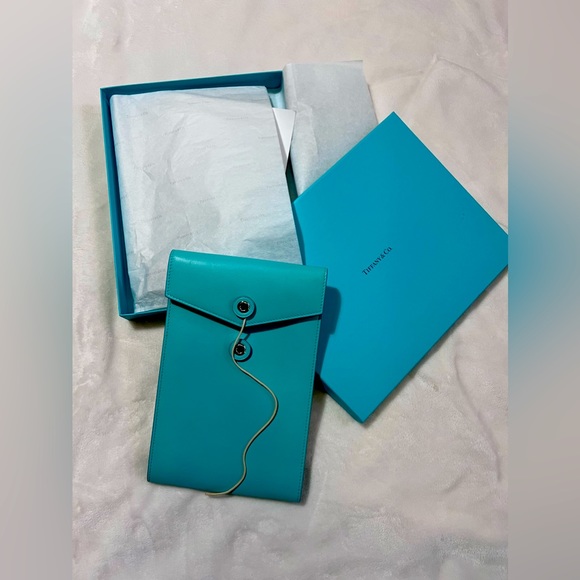 Tiffany and Co. authentic leather interoffice envelope 6 x 9” - Picture 2 of 6
